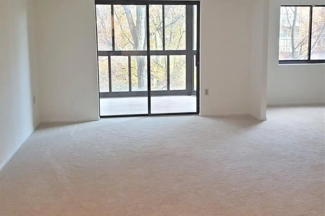 15100 Interlachen Dr #4-516 - View 3