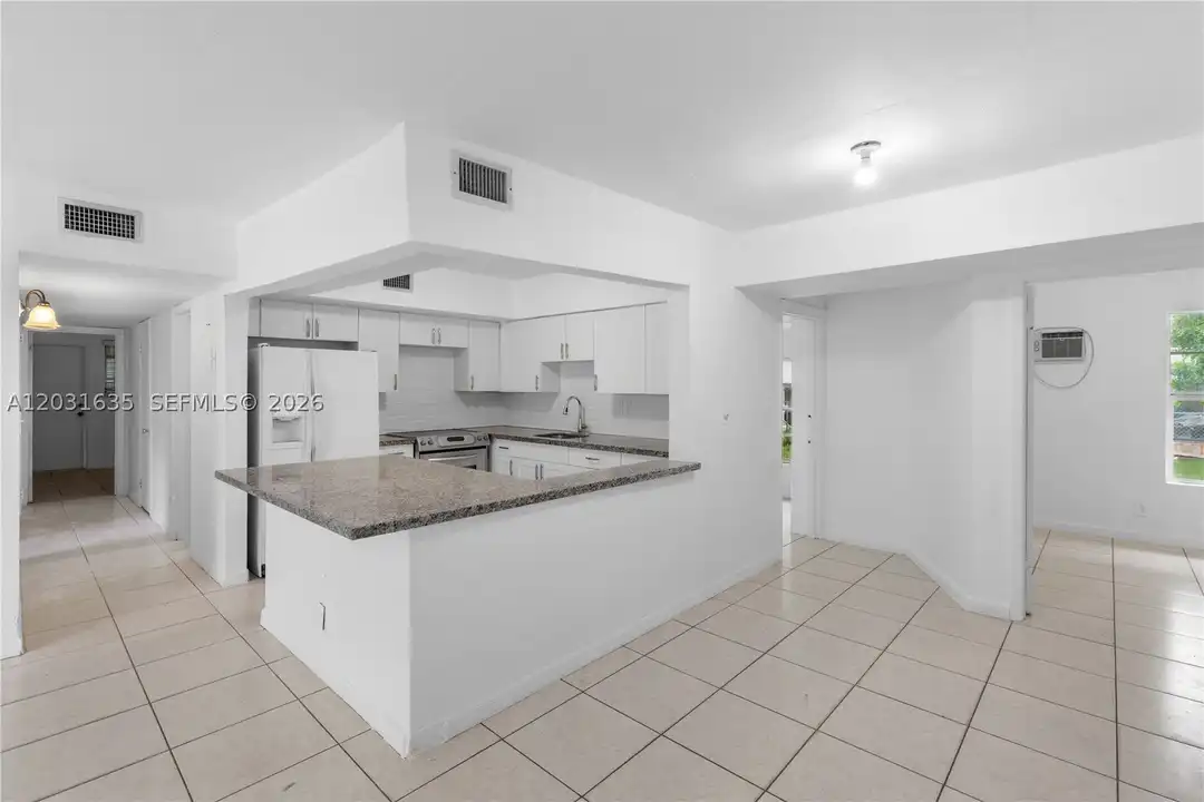 3061 NE 4th Ave - More