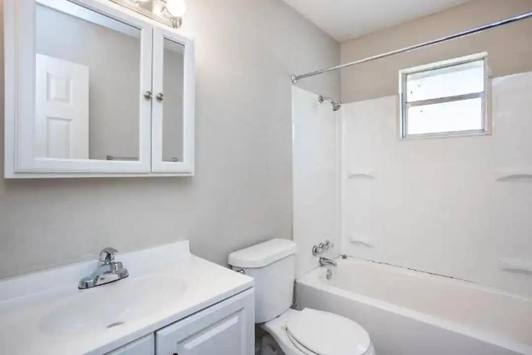 200 Bledsoe St – photo 1 of 15