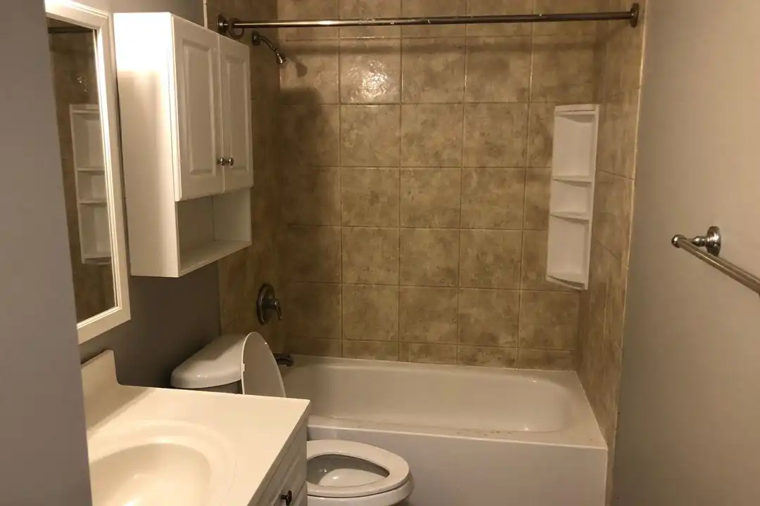 306 Gerrie Dr - More