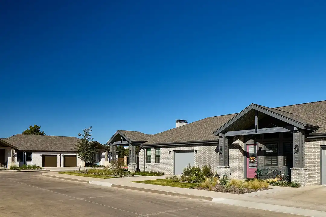Avenida Carrollton - 55+ Active Adult Apartment Homes - View 4