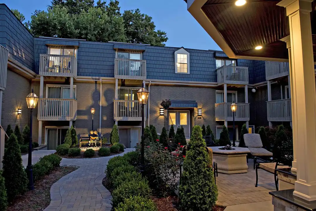 Park Court Apartments – photo 1