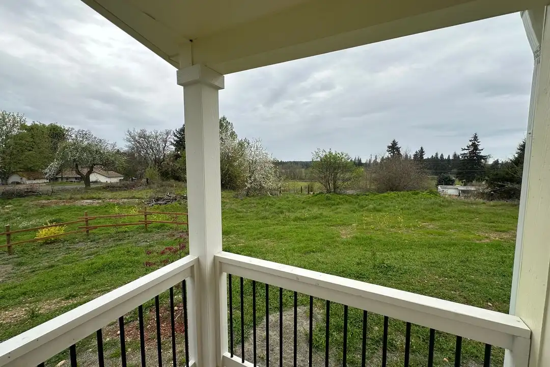 11925 Hillcrest Dr SE - More