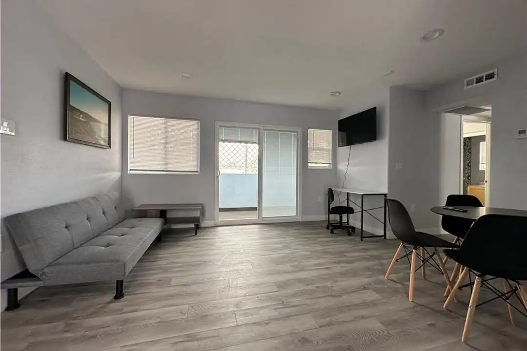 625 N 11th St – photo 1