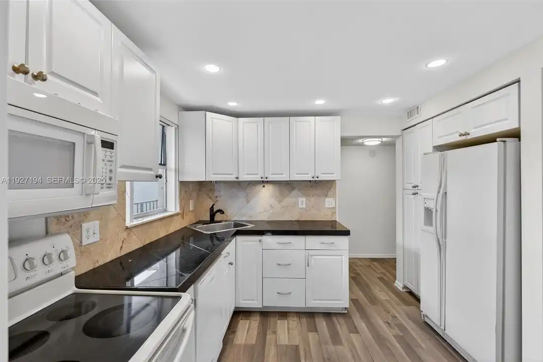 3100 Riverside Dr #305 - View 4