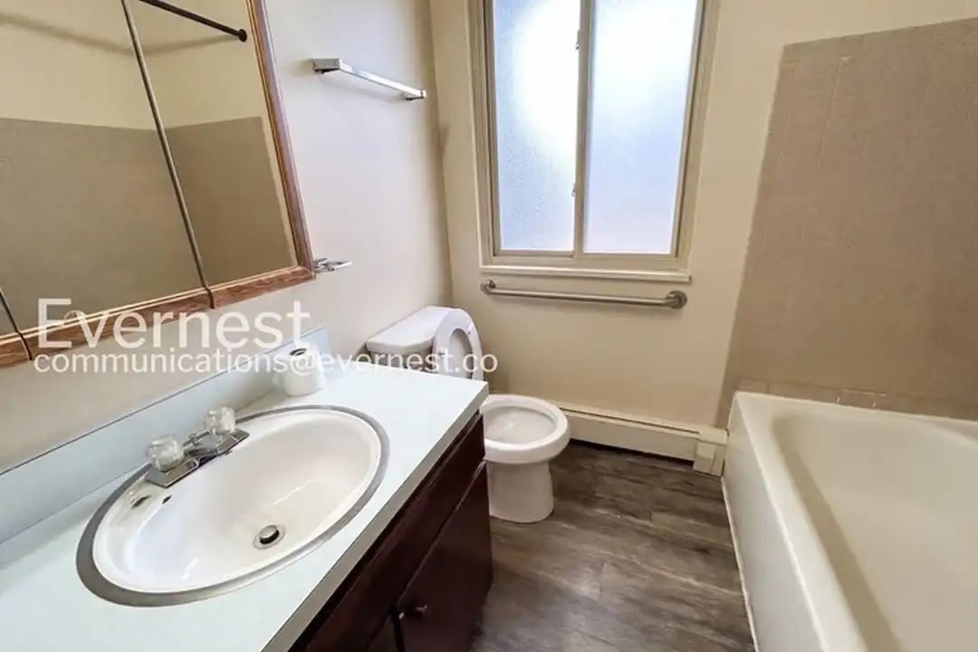 4311 N Chestnut St unit 2 - More