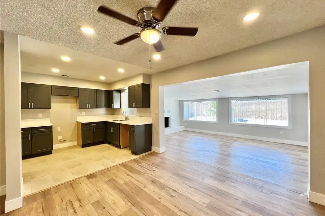 2017 Bracken Ave - More