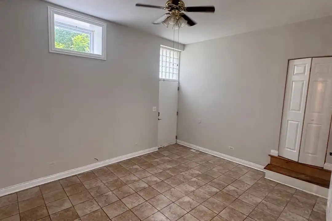 2101 S Marshall Blvd unit 2101-1F - View 3