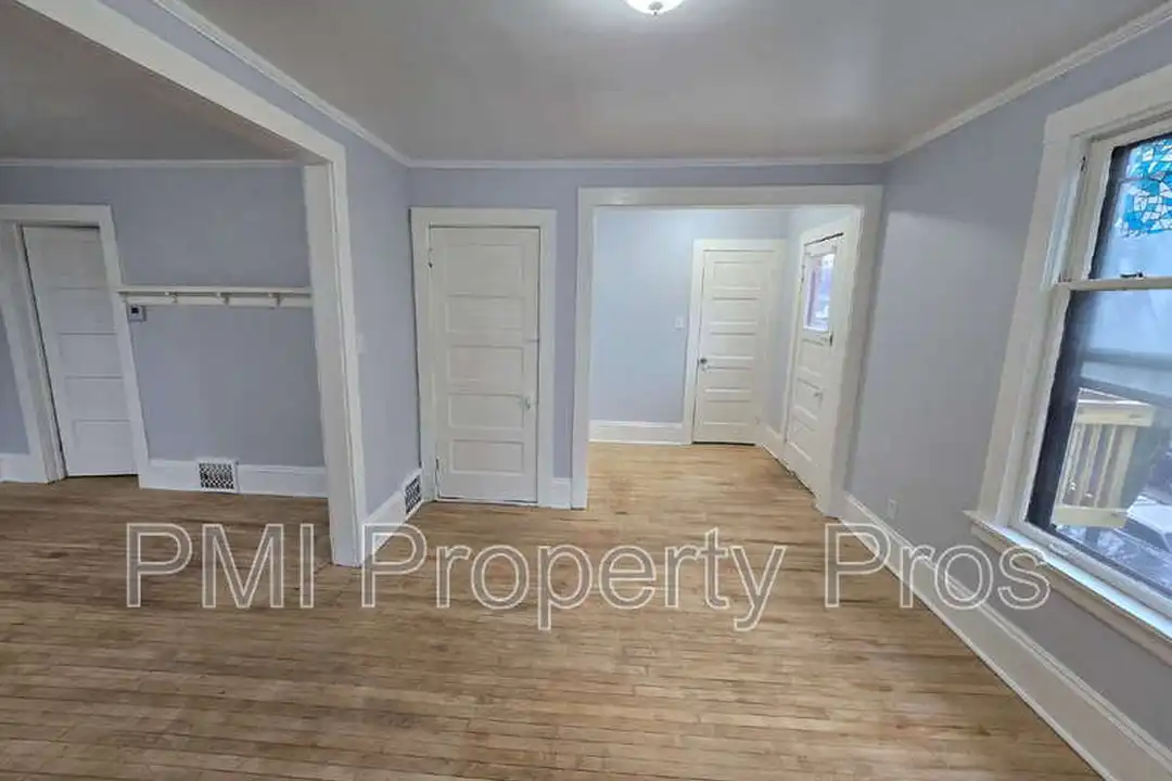 3111 W Walnut St – pohled 2