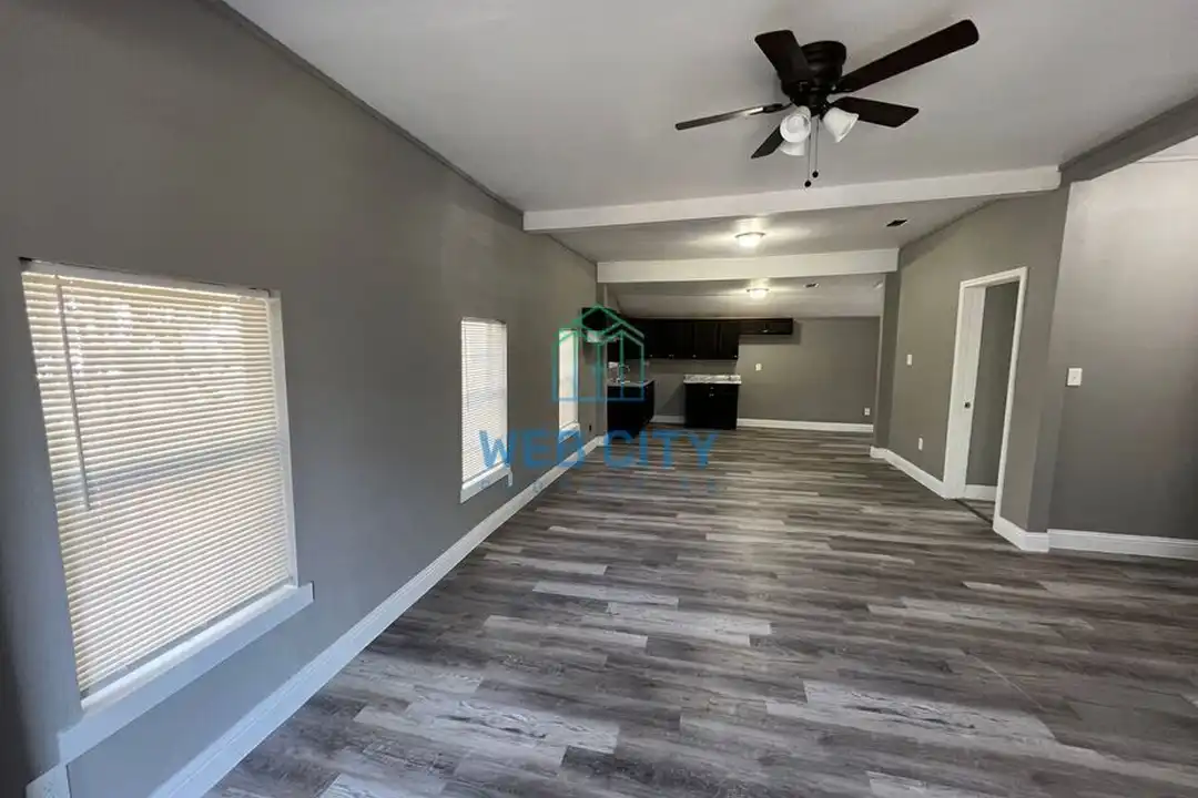 4024 Myrtle St - View 5