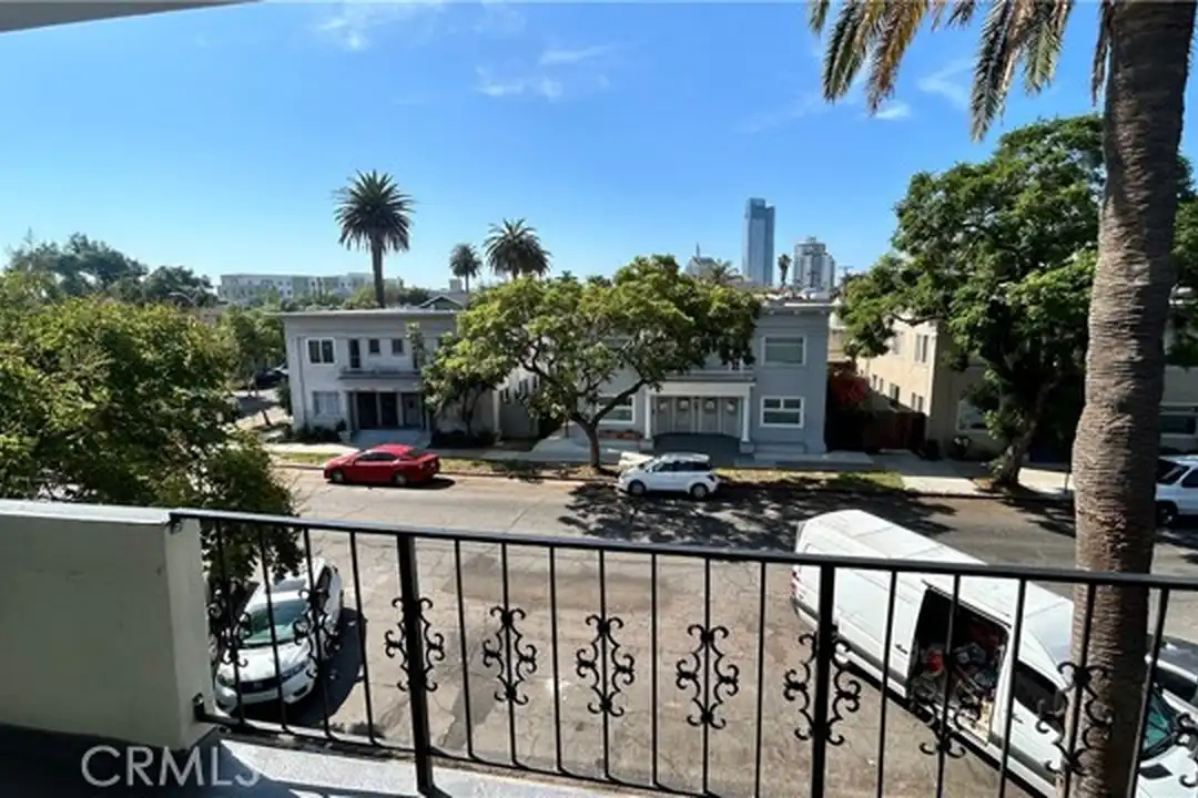737 E 5th St – photo 1