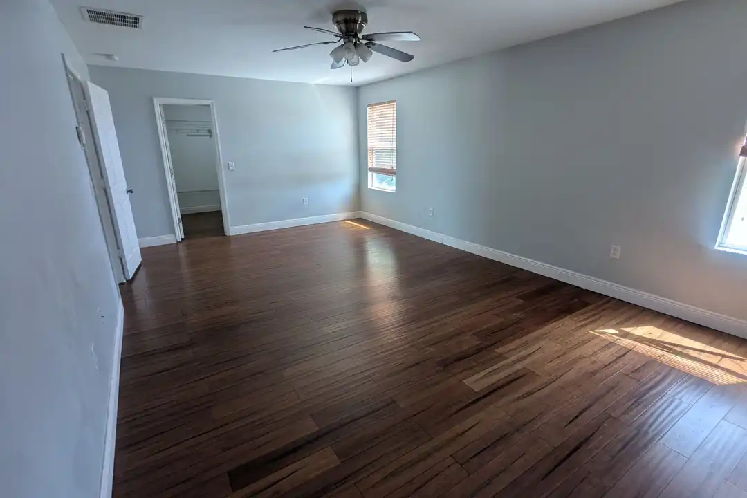 1628 Strathmore Cir - View 6