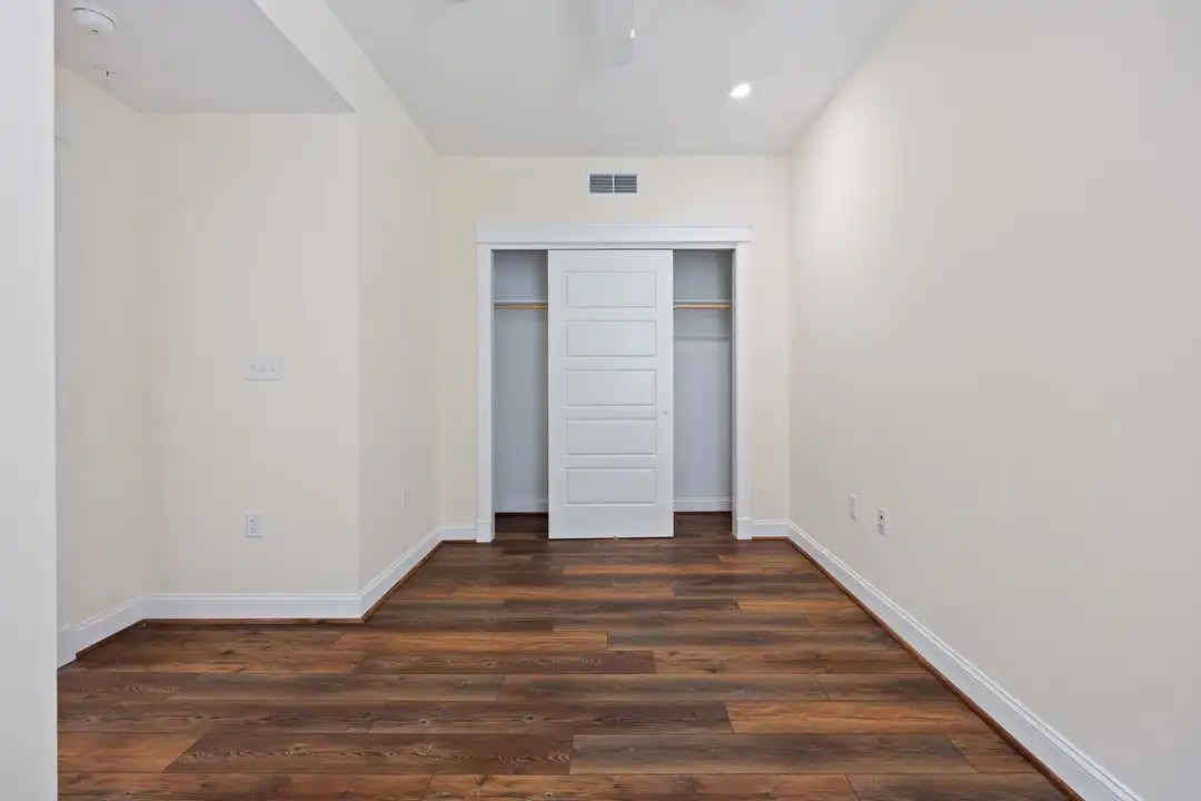 913 Greenway Ct unit 02 - View 5