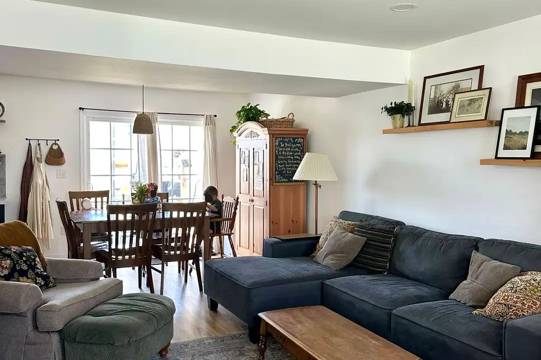 60 Carriage House Dr - More