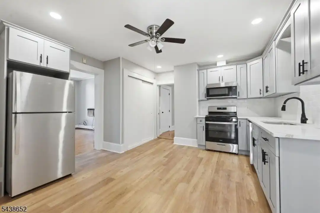 508 2nd St #2 – photo 1 of 14