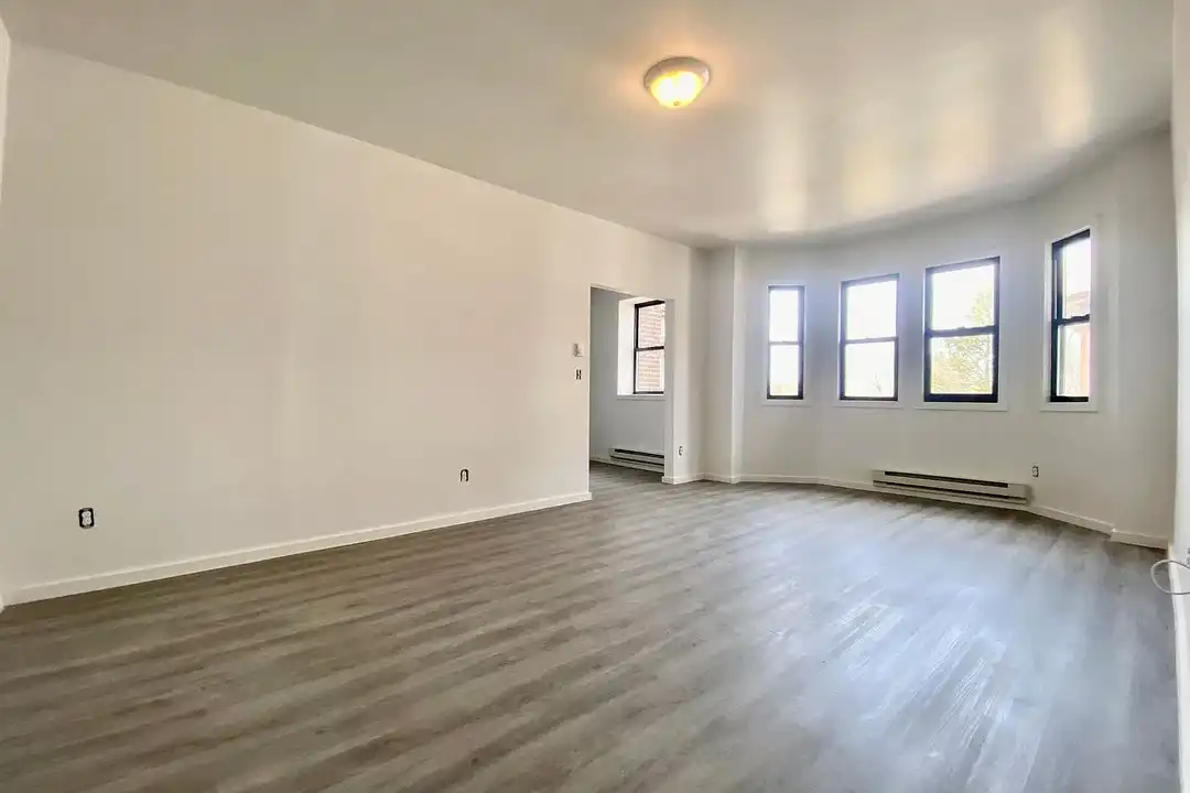 6751 N 13th St – photo 1