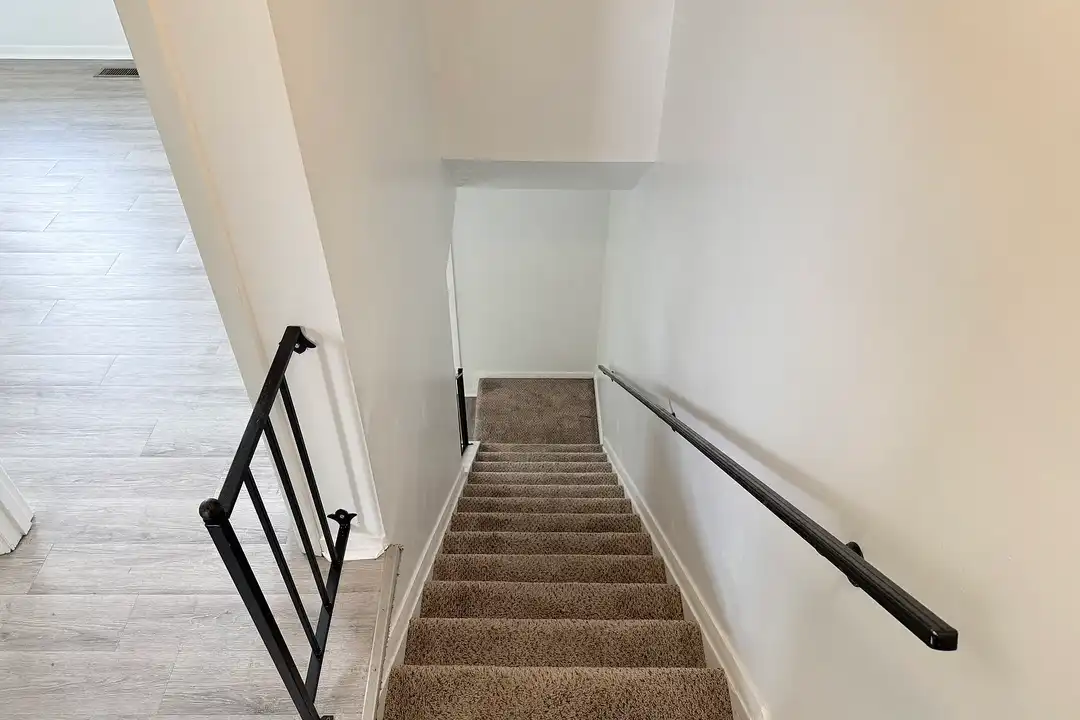 Jersey Ridge Apartments – photo 1 of 23