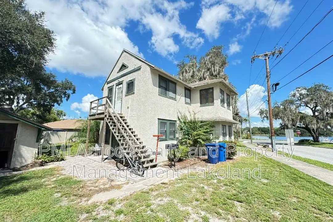115 8th St SE – photo 1