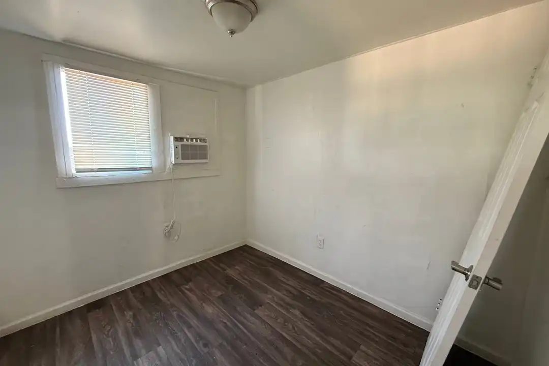 5611 W Gardenia Ave unit B - View 3