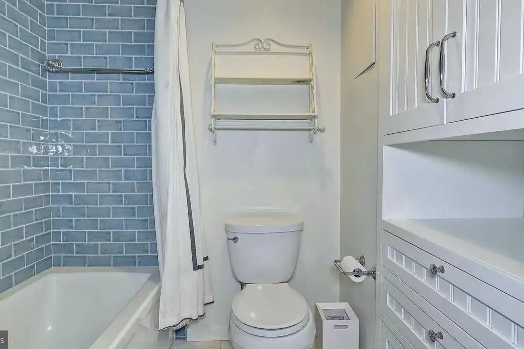 7598 Lakeside Village Dr - View 5