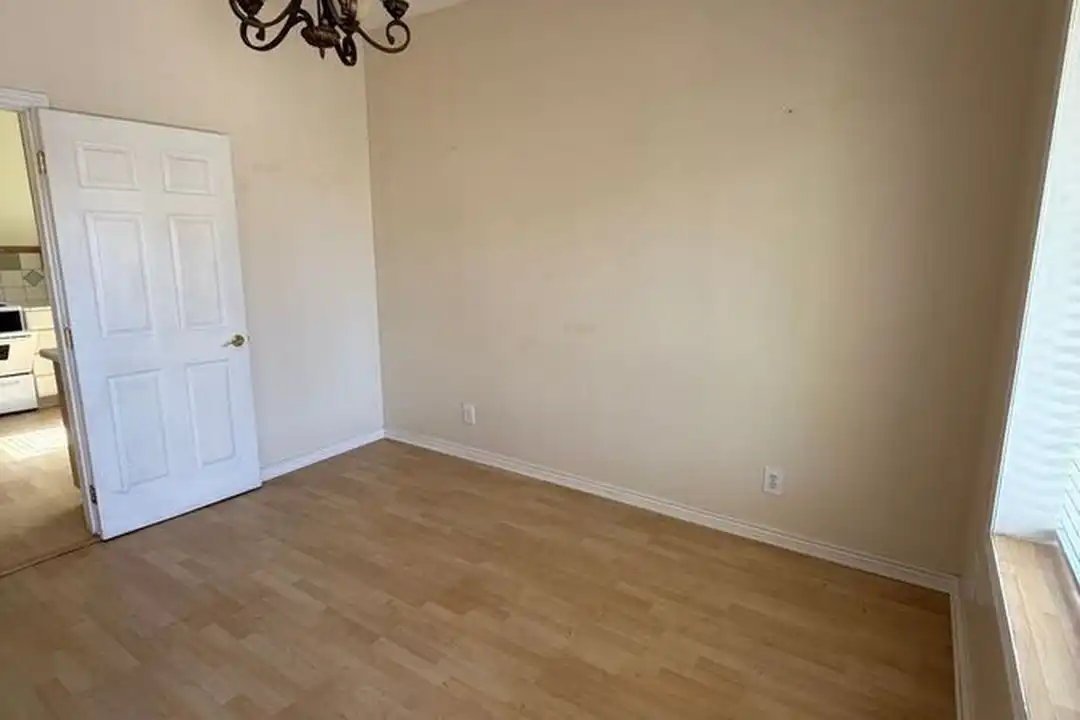 625 Wilmington Ave - View 4
