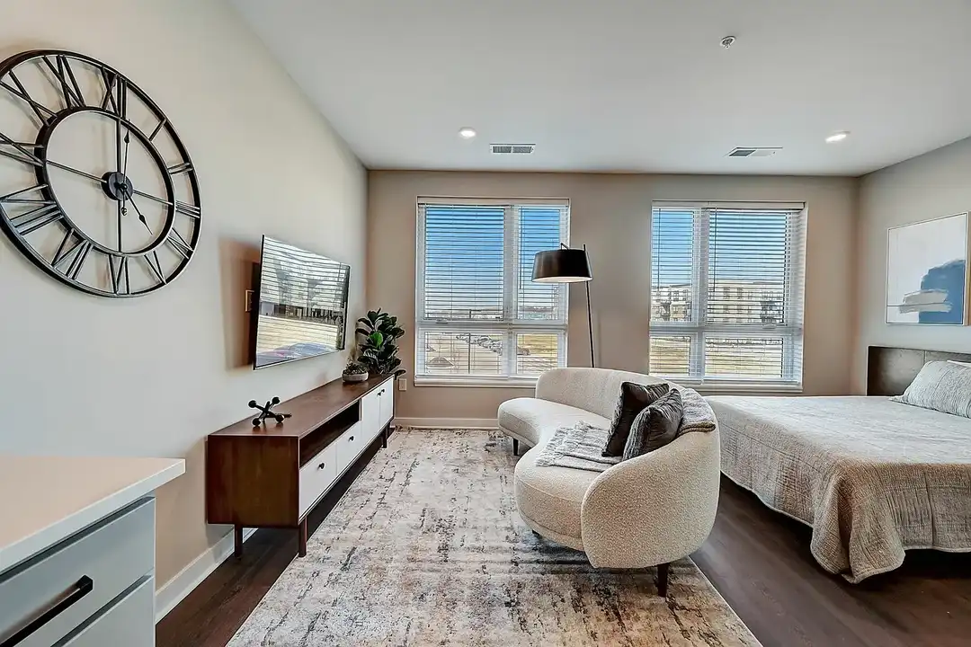 Midpoint West at GVX - 721 Grandview Crossing Way - Columbus, OH