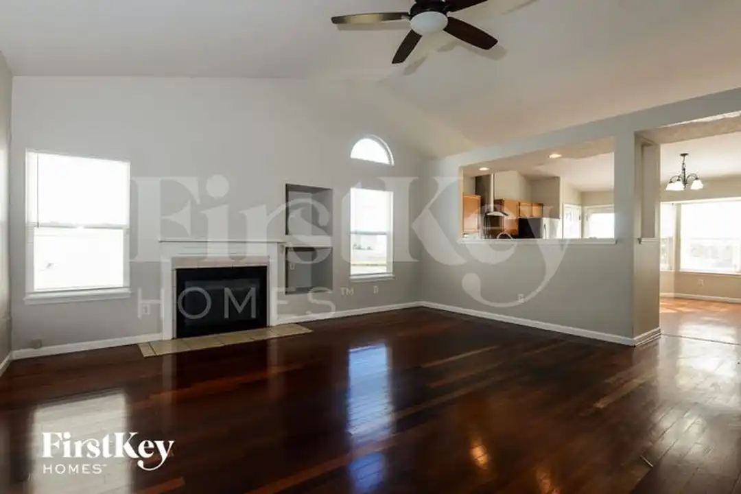 3107 Crestwell Dr - View 2