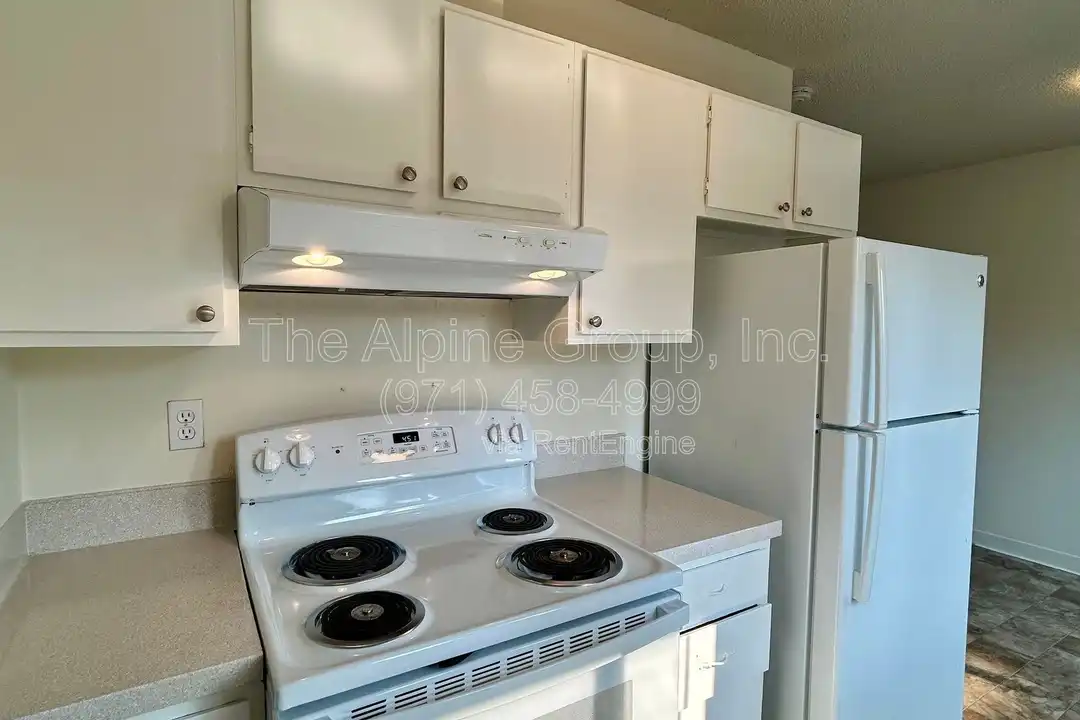 6041 SW Valley Ave - View 4