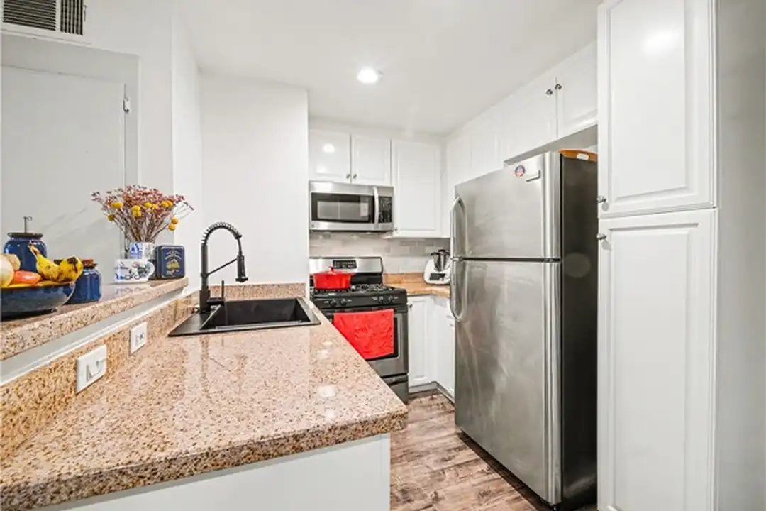 5530 Owensmouth Ave unit 210 - View 3