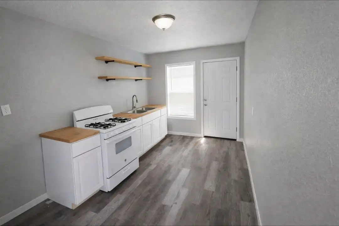 821 S Alameda St unit 1 - More