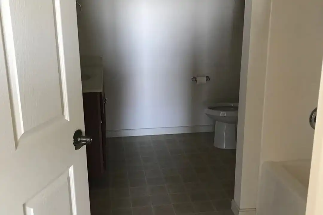 100 Deerfield Ln - View 5