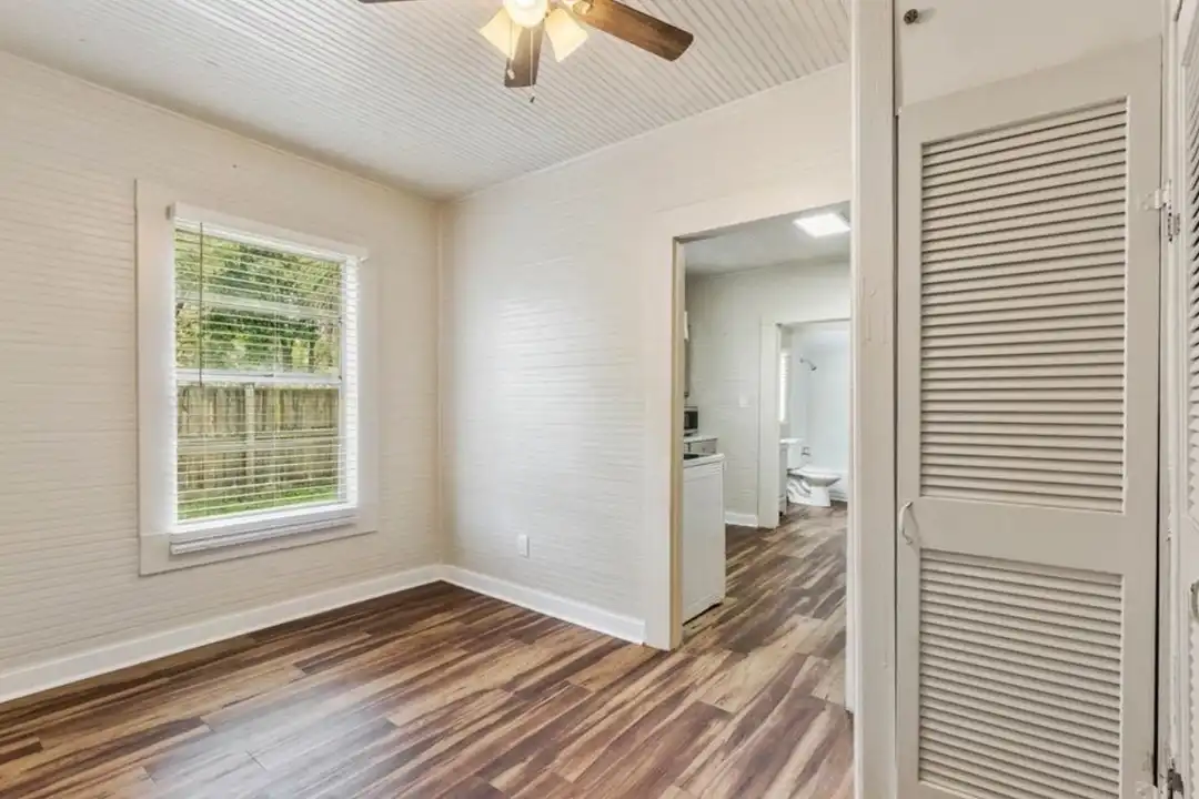 1618 Branch St unit B - More