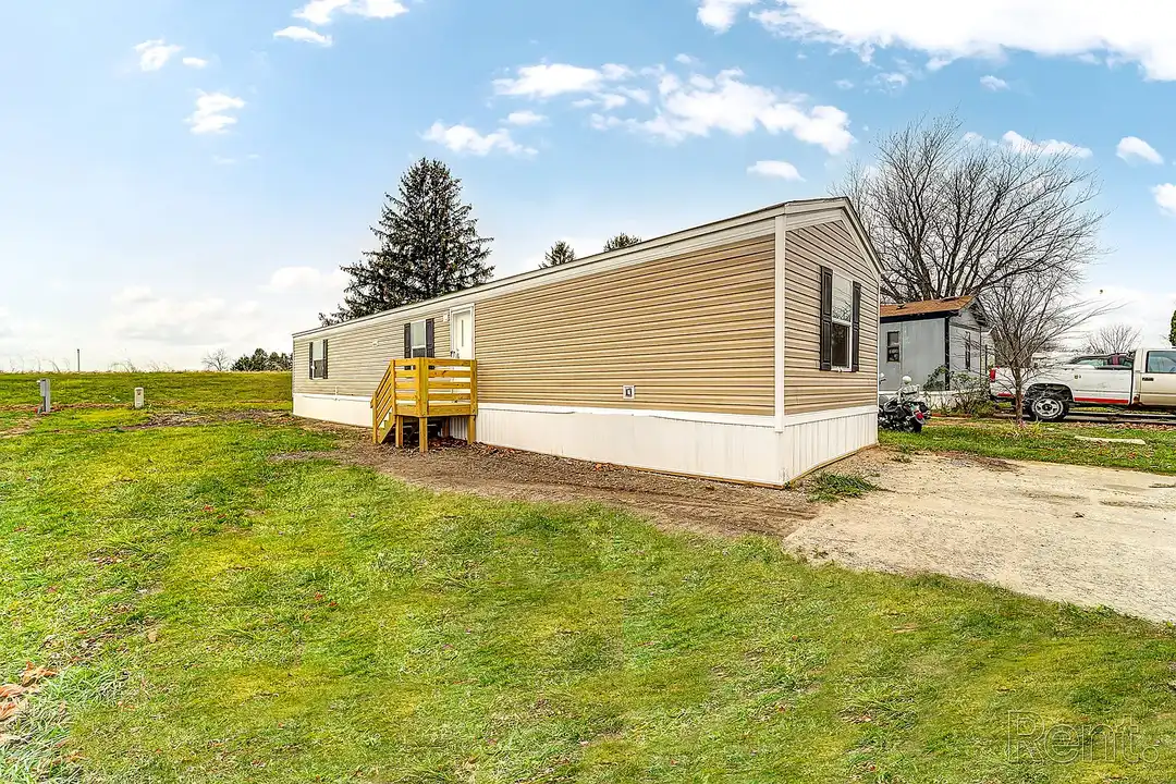 Aztec MHC - 3902 Bluff Rd - Fort Madison, IA | Rent.