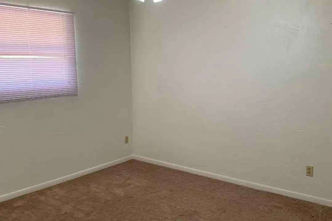 144 Lynwood Manor unit MANOR-8 – photo 1 of 3