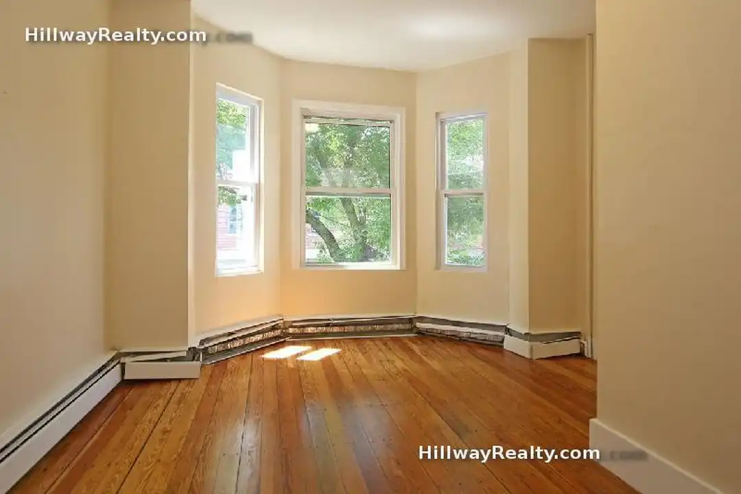 114 Everett St - More