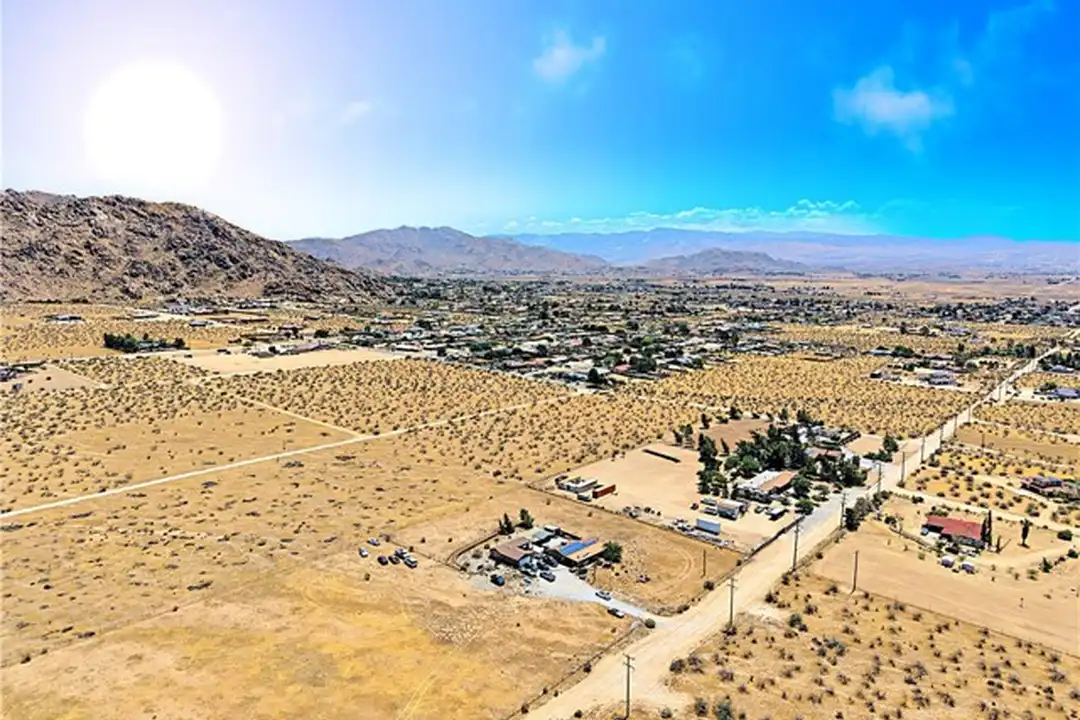 17601 Sycamore Ln - More