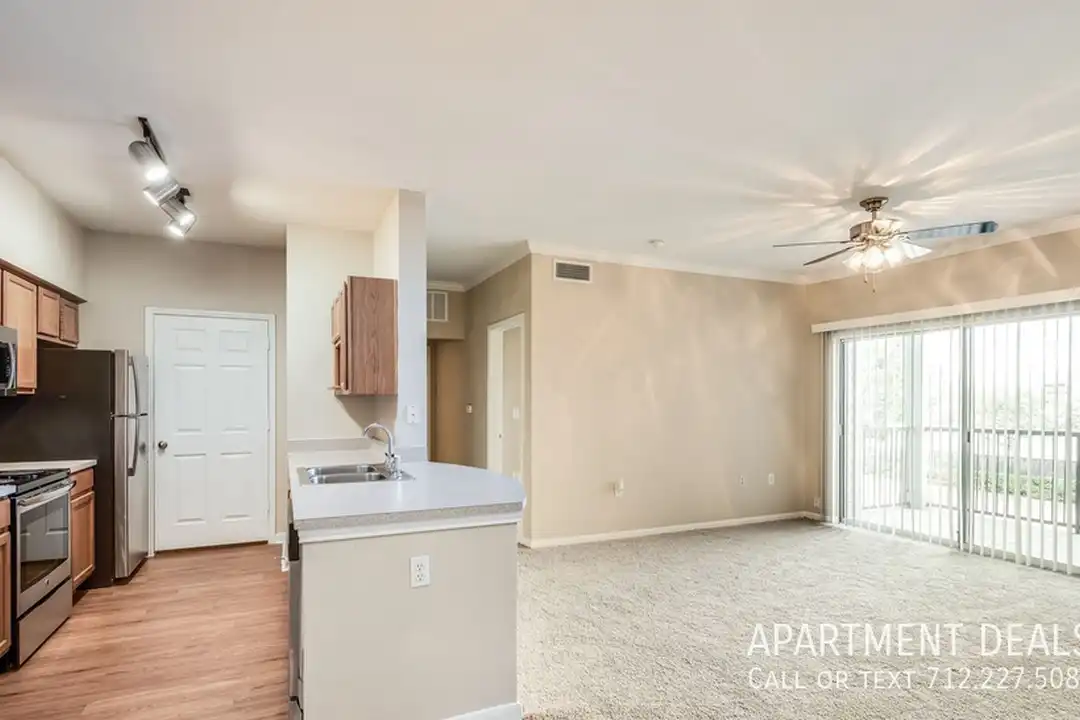 510 W Pasadena Blvd - More