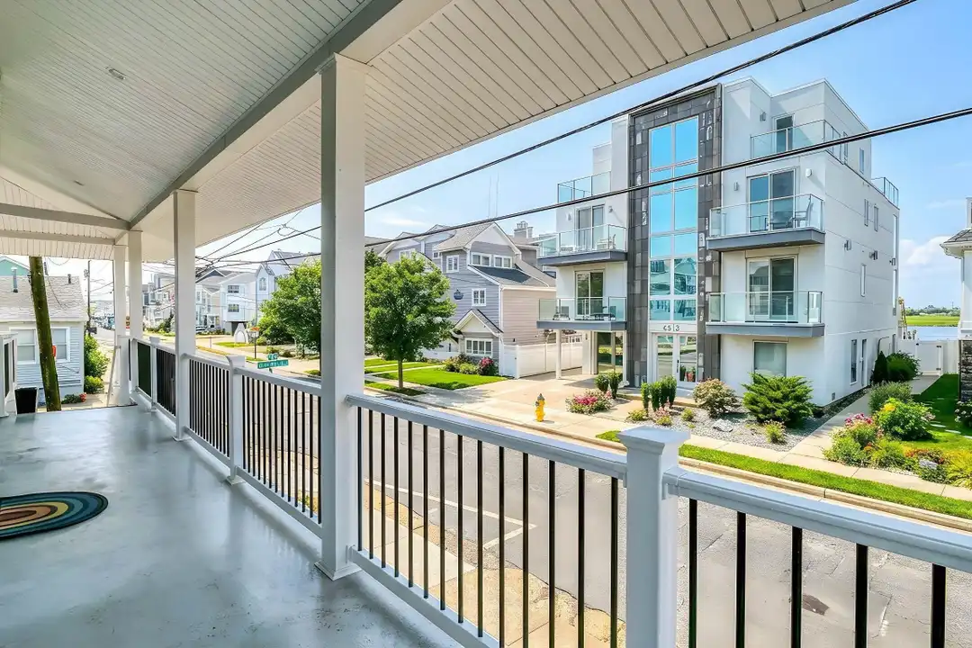 129 N New Haven Ave #2 - View 3