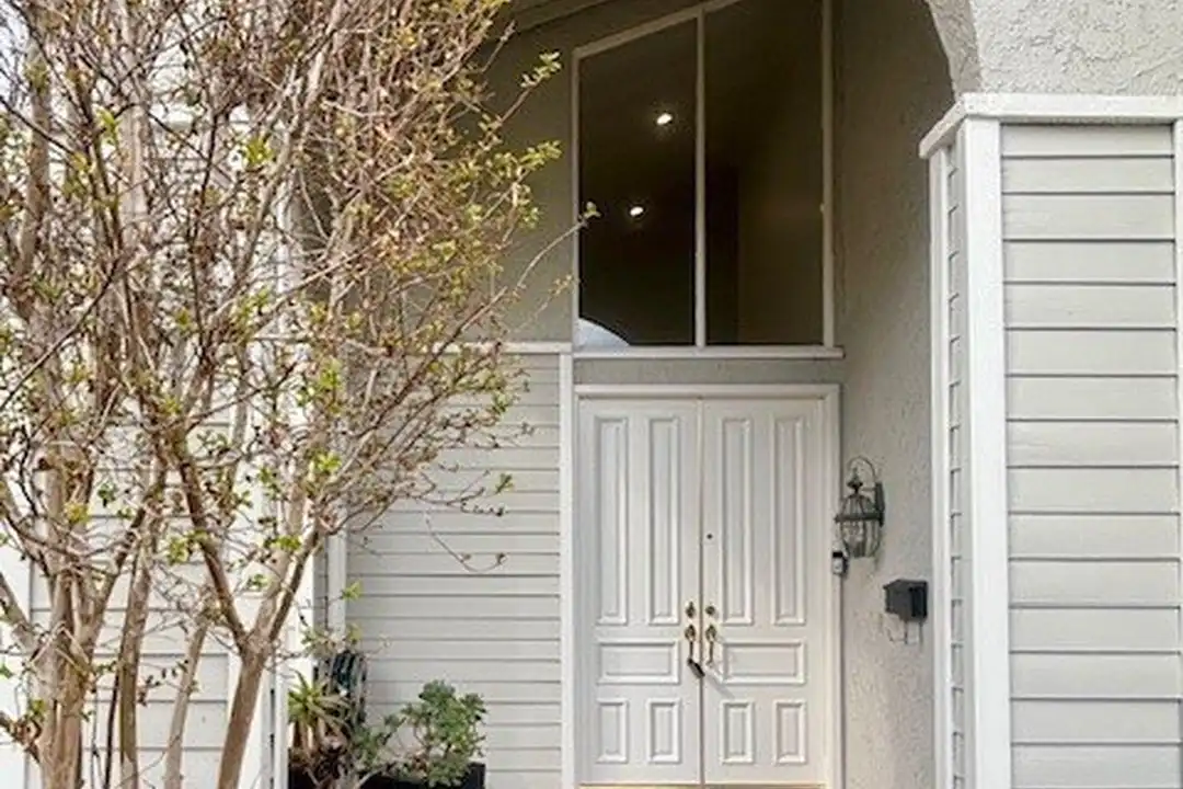 3571 Carnation Cir - View 2