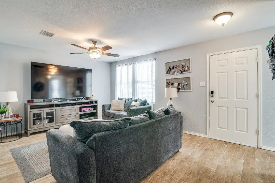 2829 Kerrville Dr - View 3