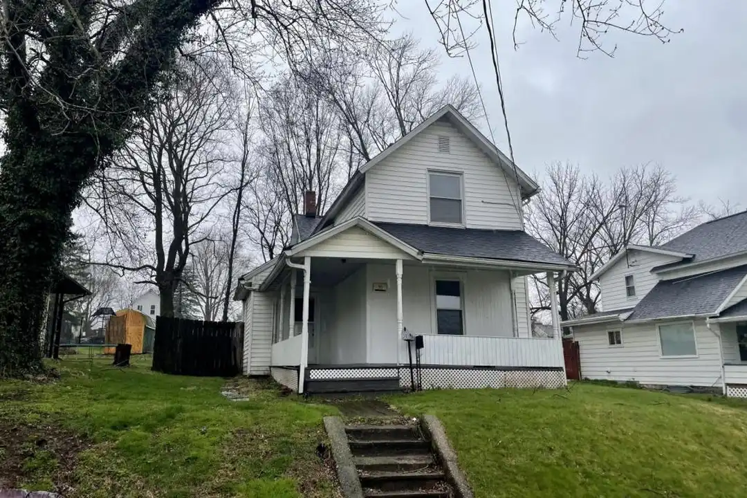 36 22nd St NW – photo 1 of 11