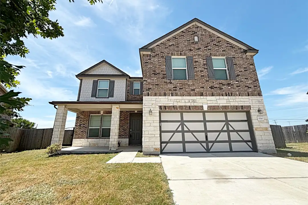 1720 Foxglove Dr – photo 1