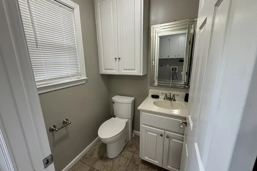 500 Oakdale Rd - More