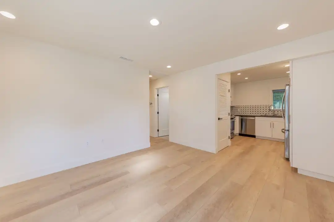 511 Burnham Rd - View 4