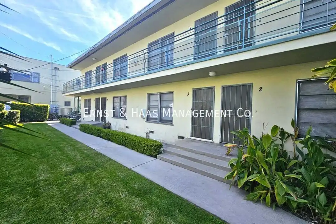 436 W 4th St – photo 1