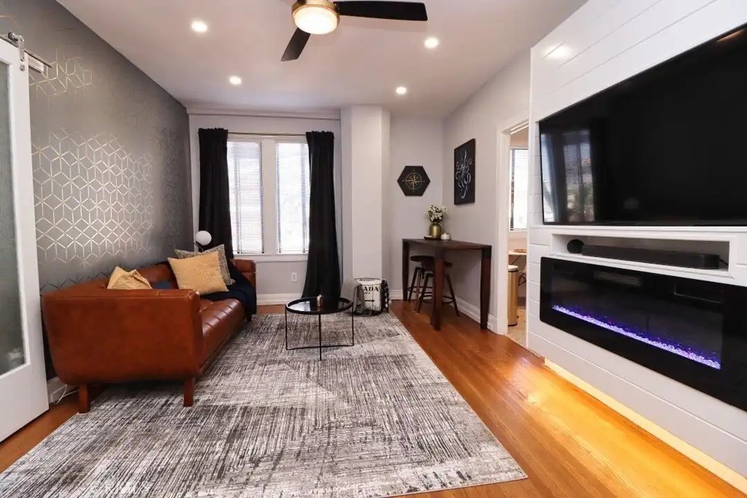 315 W 3rd St - View 3