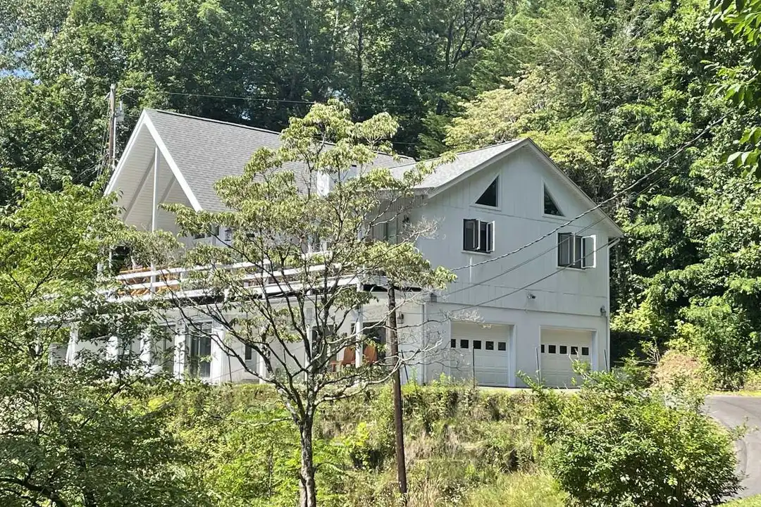 158 Blackberry Ln unit NA – photo 1 of 18