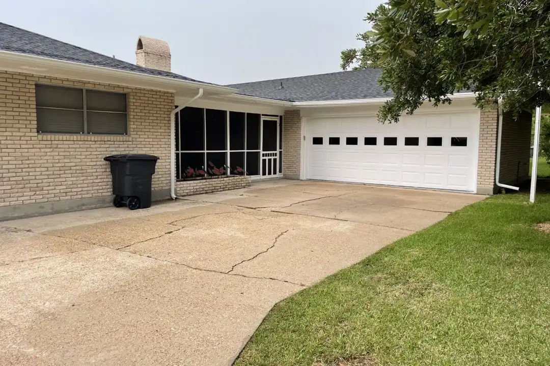 2221 77th Ave – photo 1