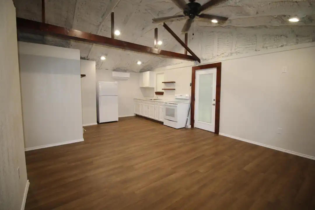 213 N Waldrip St - View 5