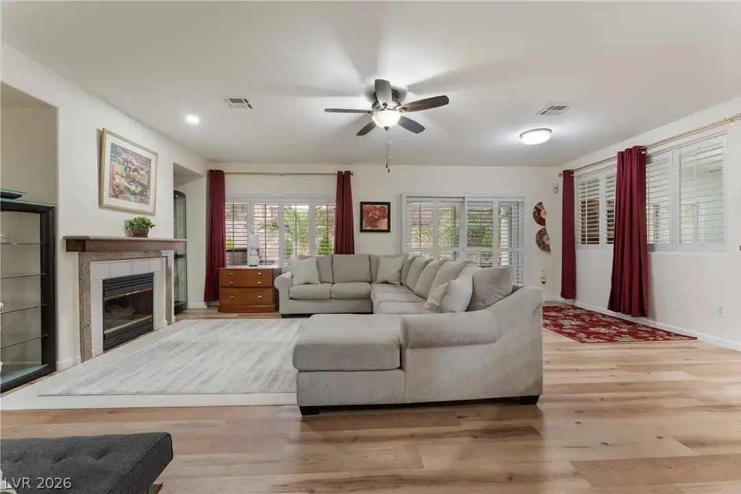 2565 Leighton Ave - More